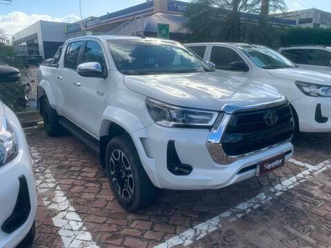 TOYOTA HILUX 2.8 D-4D TURBO DIESEL CD SRX PLUS 4X4 AUTOMÁTICO